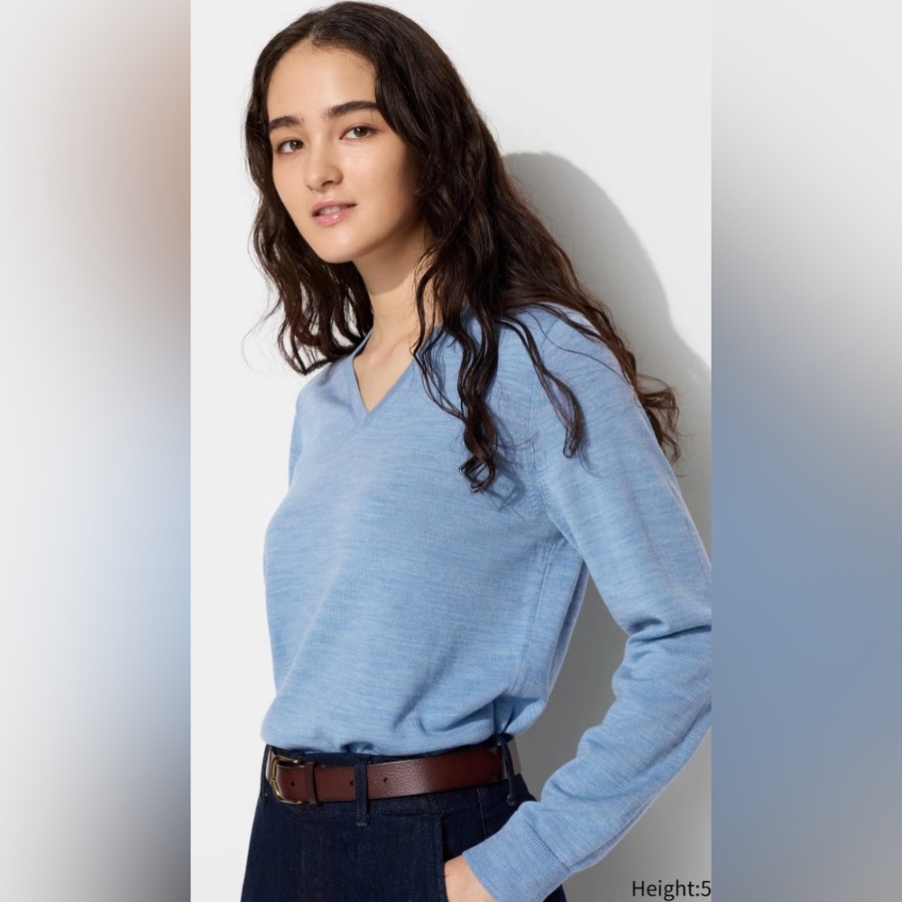 Uniqlo 100% wool women’s Merino Sweater light blue Size Large